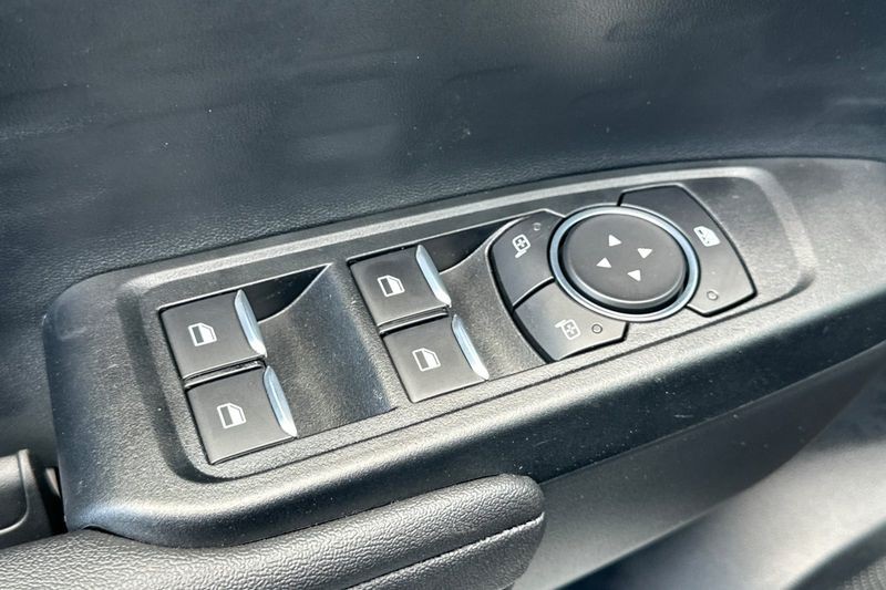 Ford Ranger Vehicle Full-screen Gallery Image 11