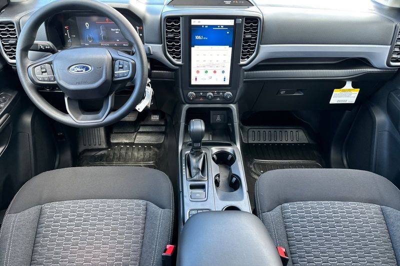 Ford Ranger Vehicle Full-screen Gallery Image 14