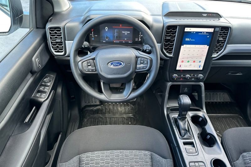 Ford Ranger Vehicle Full-screen Gallery Image 15