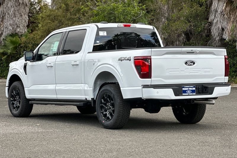 Ford F-150 Vehicle Full-screen Gallery Image 05