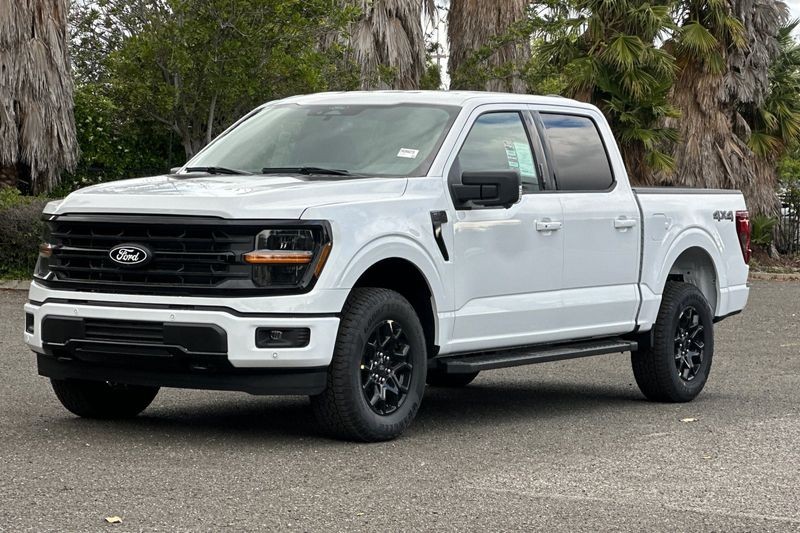 Ford F-150 Vehicle Full-screen Gallery Image 07