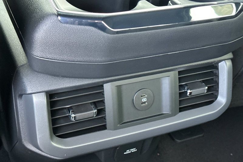 Ford F-150 Vehicle Full-screen Gallery Image 13