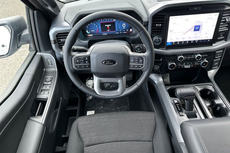 Ford F-150 Vehicle Full-screen Gallery Image 15