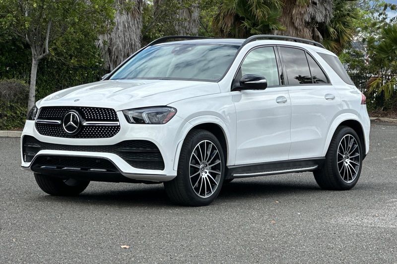 Mercedes-Benz GLE Vehicle Full-screen Gallery Image 07