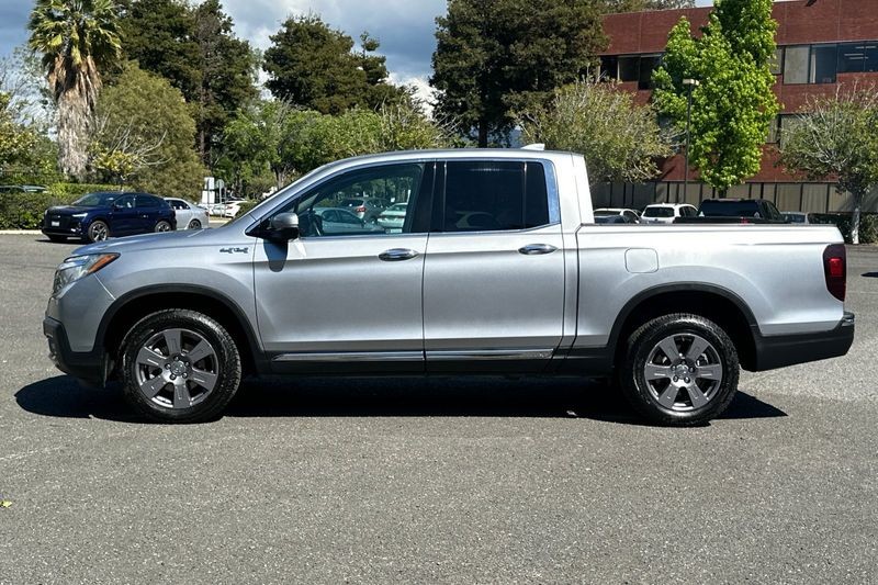 Honda Ridgeline Vehicle Full-screen Gallery Image 06