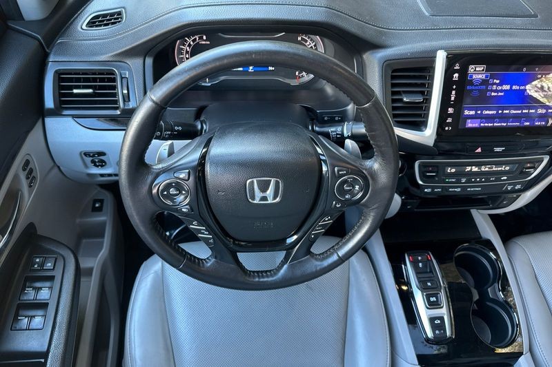 Honda Ridgeline Vehicle Full-screen Gallery Image 14