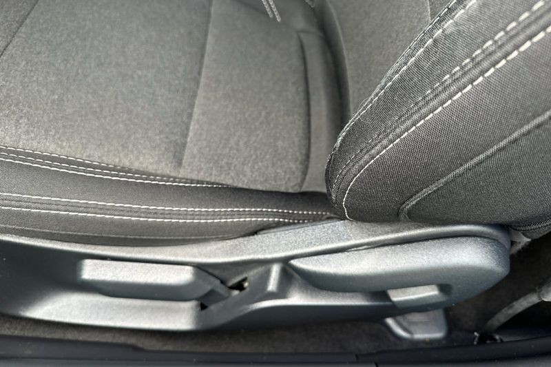 Ford Mustang Vehicle Full-screen Gallery Image 12