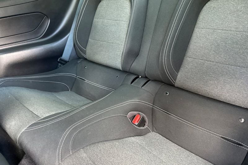 Ford Mustang Vehicle Full-screen Gallery Image 13