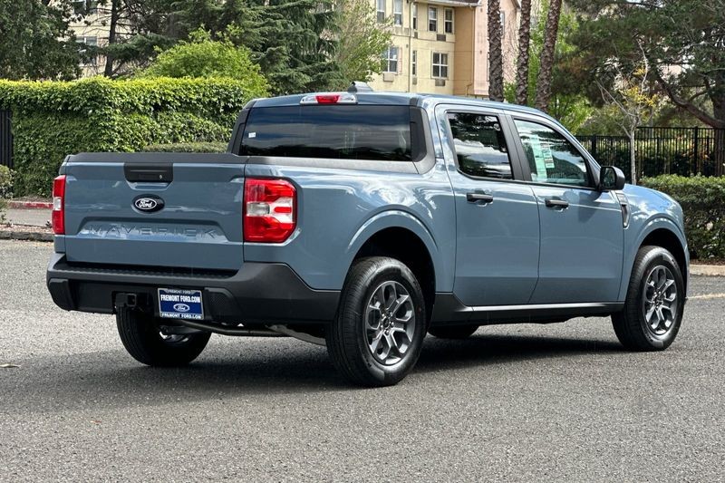 Ford Maverick Vehicle Full-screen Gallery Image 03