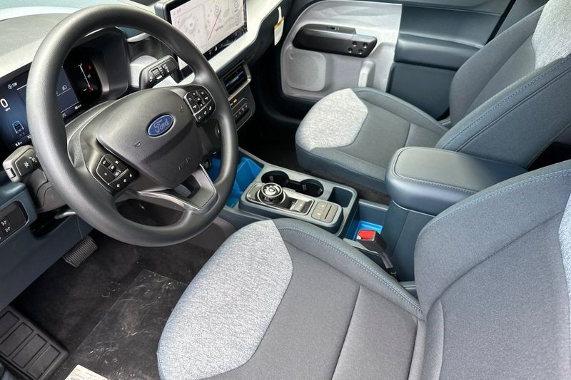 Ford Maverick Vehicle Full-screen Gallery Image 09