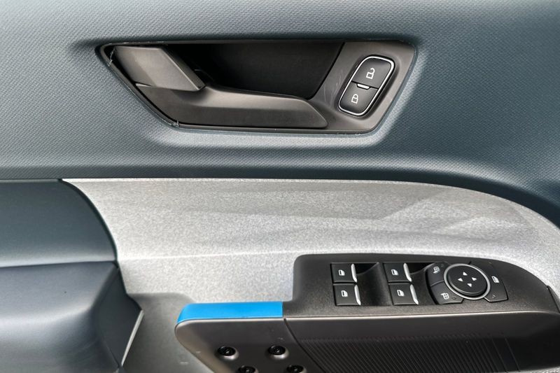 Ford Maverick Vehicle Full-screen Gallery Image 10