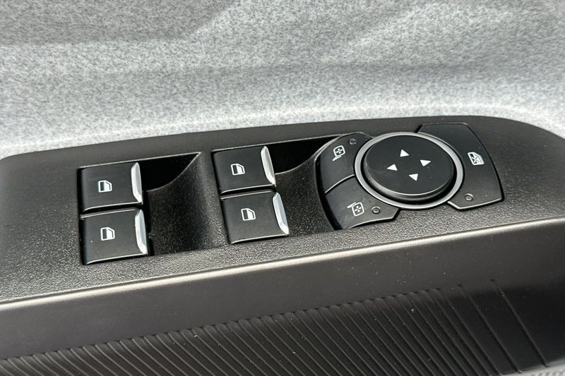 Ford Maverick Vehicle Full-screen Gallery Image 11