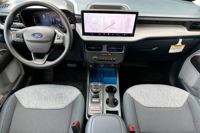 Ford Maverick Vehicle Full-screen Gallery Image 13