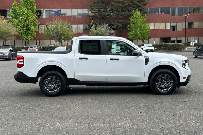 Ford Maverick Vehicle Full-screen Gallery Image 02