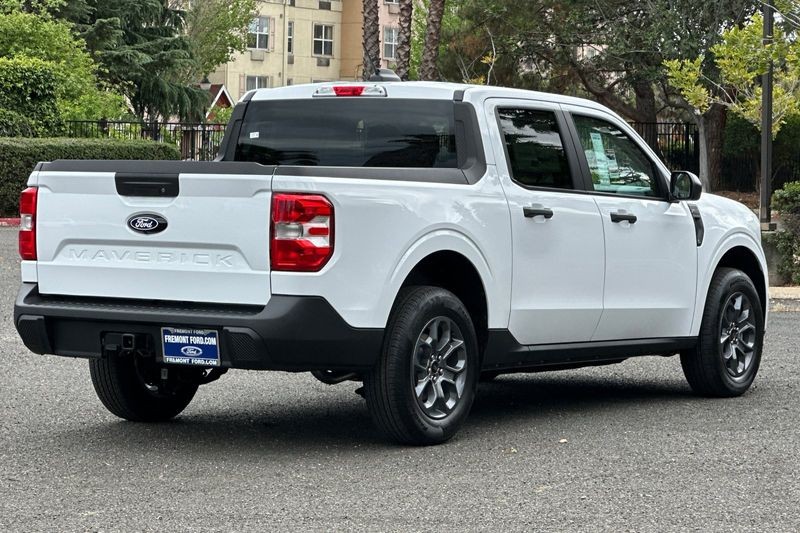 Ford Maverick Vehicle Full-screen Gallery Image 03