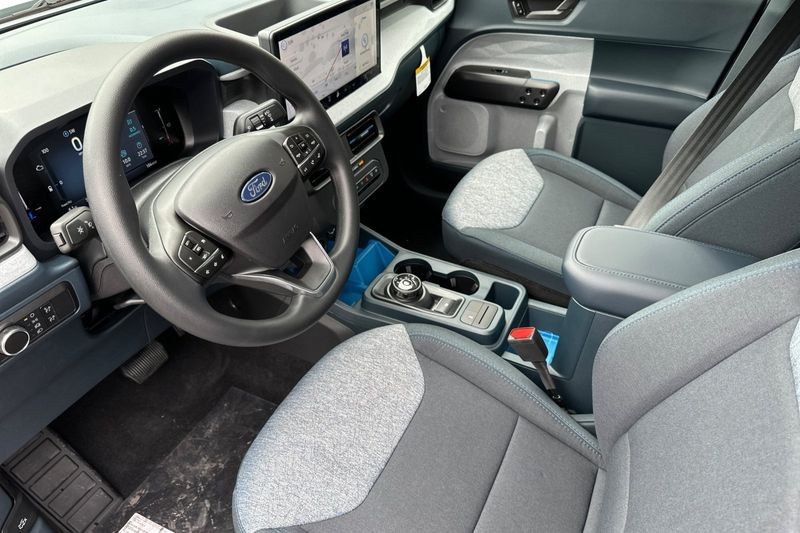 Ford Maverick Vehicle Full-screen Gallery Image 09