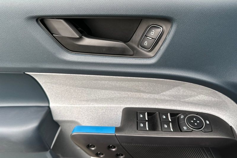 Ford Maverick Vehicle Full-screen Gallery Image 10