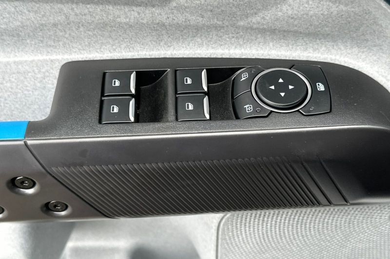 Ford Maverick Vehicle Full-screen Gallery Image 11