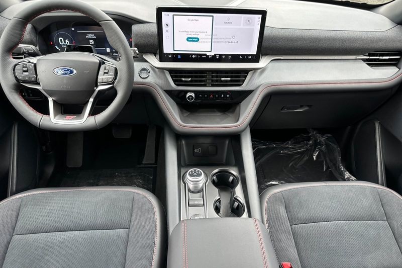 Ford Explorer Vehicle Full-screen Gallery Image 14