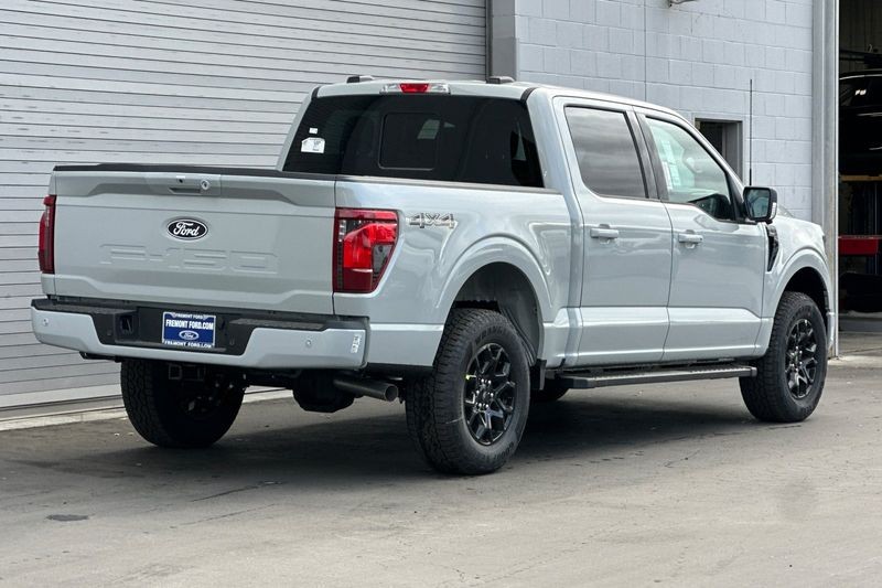 Ford F-150 Vehicle Full-screen Gallery Image 03