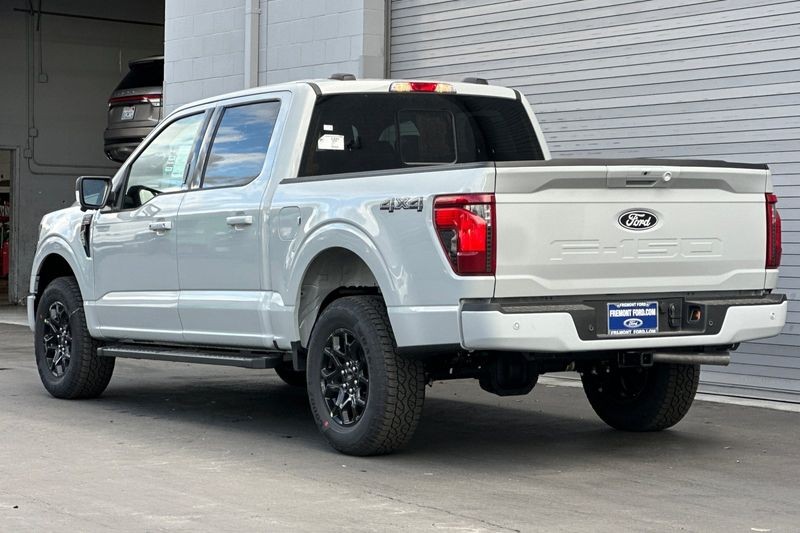 Ford F-150 Vehicle Full-screen Gallery Image 05