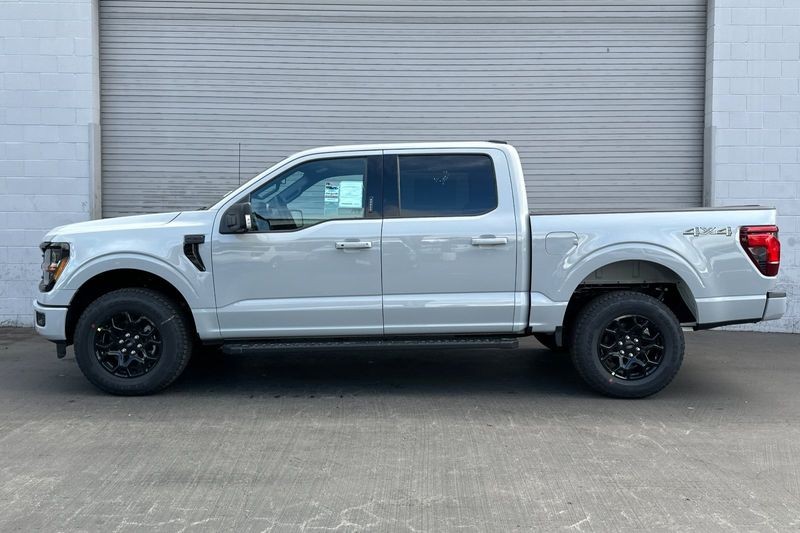 Ford F-150 Vehicle Full-screen Gallery Image 06