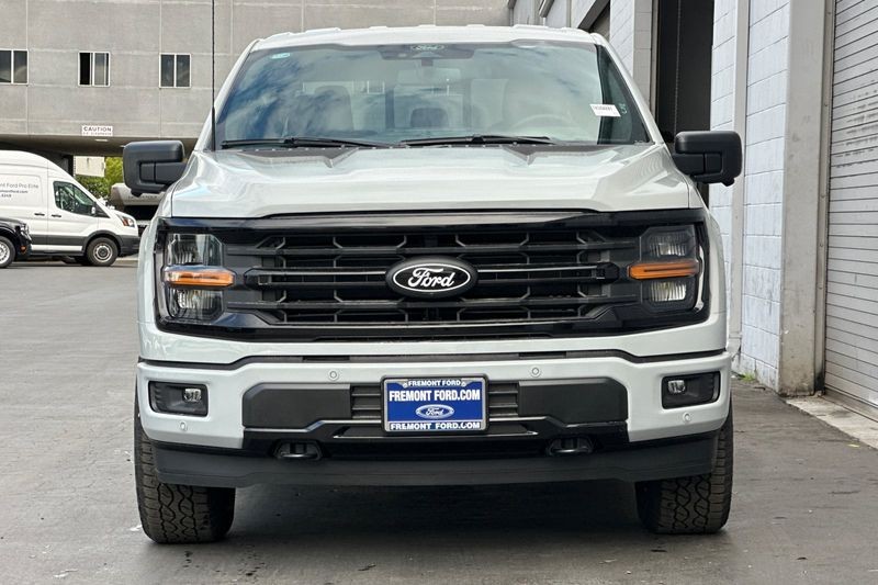 Ford F-150 Vehicle Full-screen Gallery Image 08