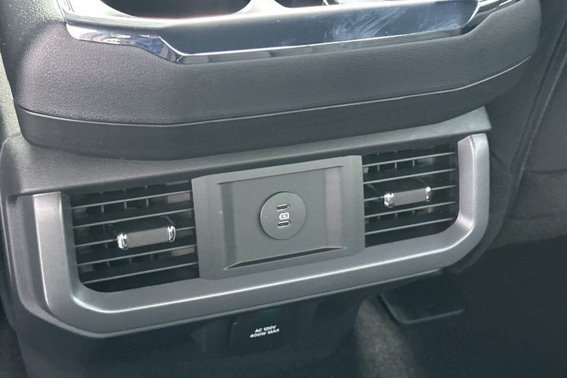 Ford F-150 Vehicle Full-screen Gallery Image 13