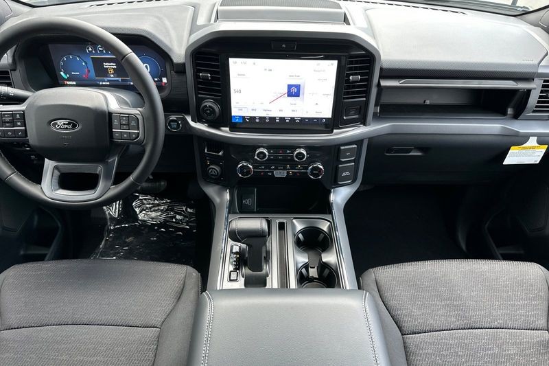 Ford F-150 Vehicle Full-screen Gallery Image 14