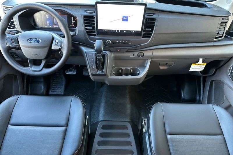 Ford Transit-250 Vehicle Full-screen Gallery Image 13