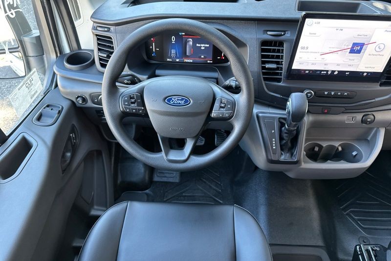 Ford Transit-250 Vehicle Full-screen Gallery Image 14