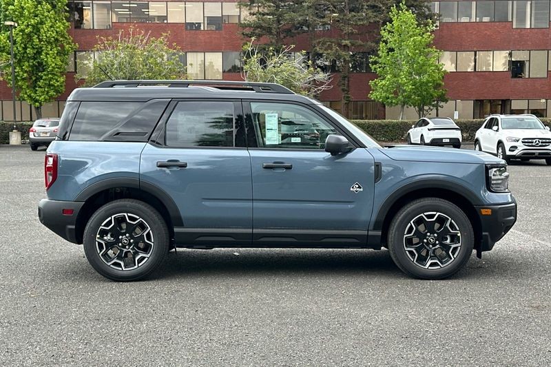 Ford Bronco Sport Vehicle Full-screen Gallery Image 02