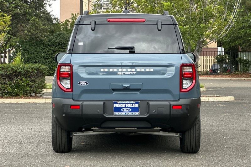 Ford Bronco Sport Vehicle Full-screen Gallery Image 04