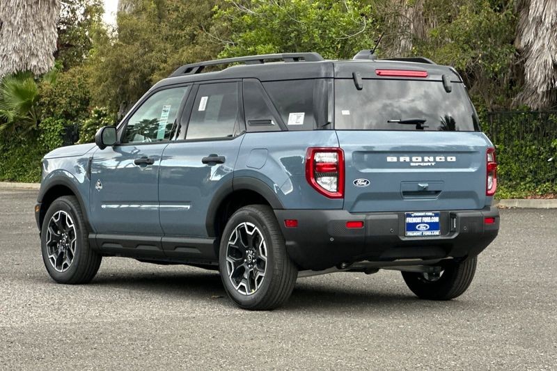 Ford Bronco Sport Vehicle Full-screen Gallery Image 05