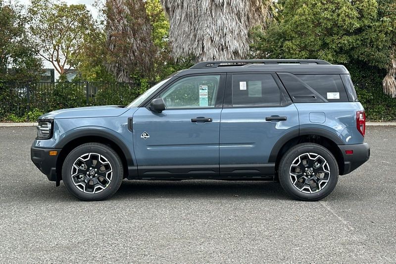 Ford Bronco Sport Vehicle Full-screen Gallery Image 06