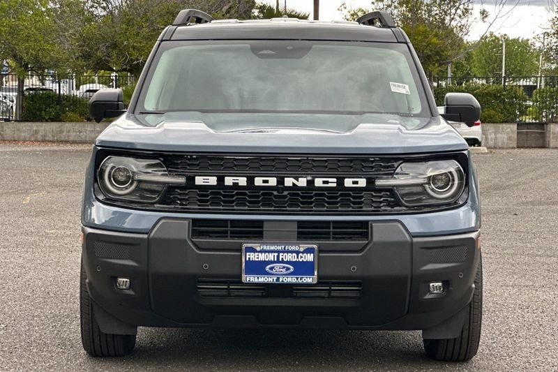 Ford Bronco Sport Vehicle Full-screen Gallery Image 08