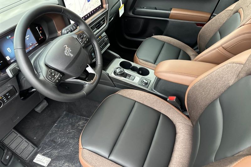 Ford Bronco Sport Vehicle Full-screen Gallery Image 09