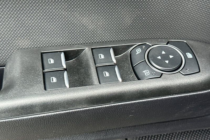 Ford Bronco Sport Vehicle Full-screen Gallery Image 11