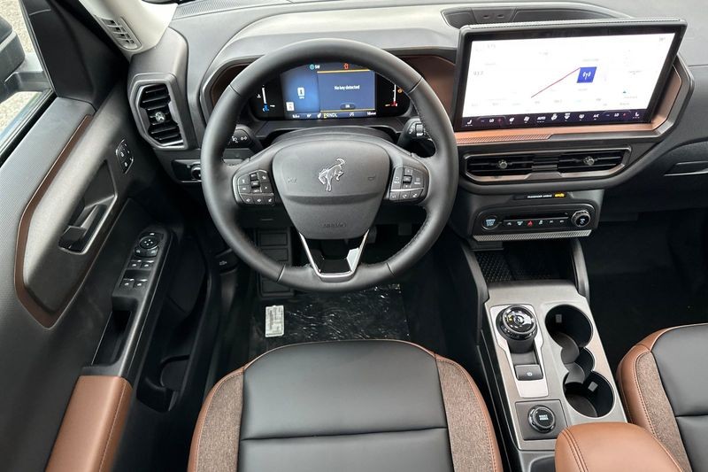 Ford Bronco Sport Vehicle Full-screen Gallery Image 15