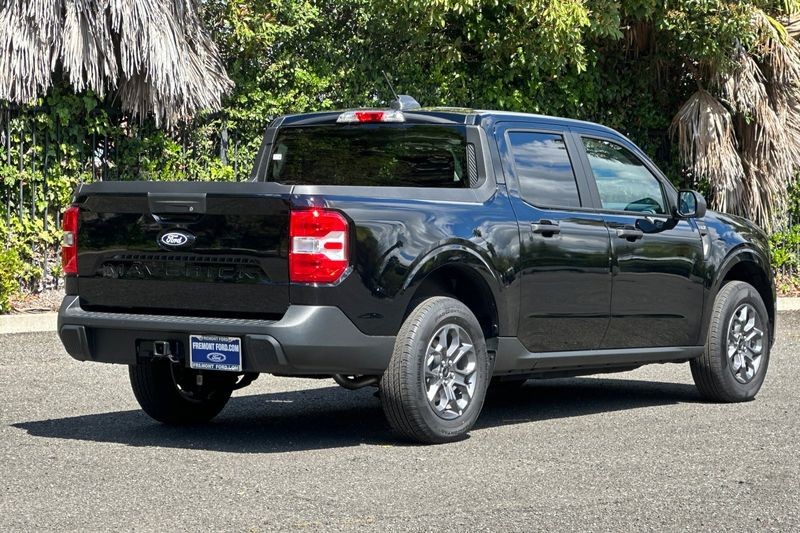 Ford Maverick Vehicle Full-screen Gallery Image 03