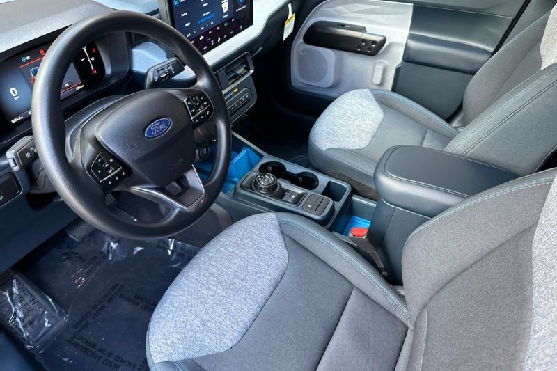 Ford Maverick Vehicle Full-screen Gallery Image 09