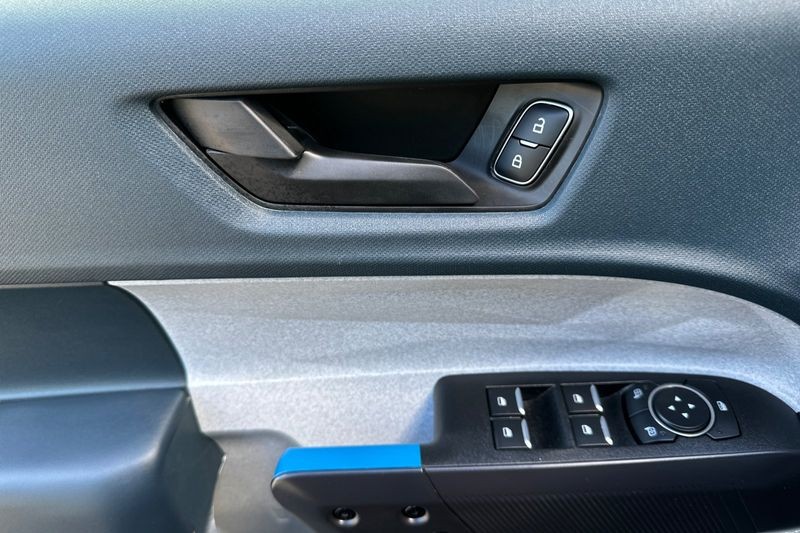 Ford Maverick Vehicle Full-screen Gallery Image 10