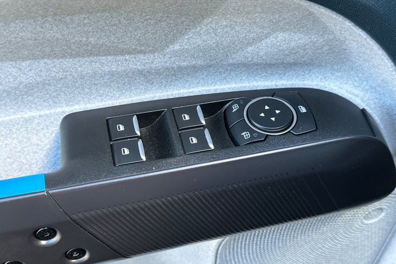 Ford Maverick Vehicle Full-screen Gallery Image 11