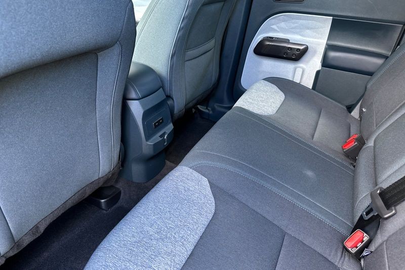 Ford Maverick Vehicle Full-screen Gallery Image 13