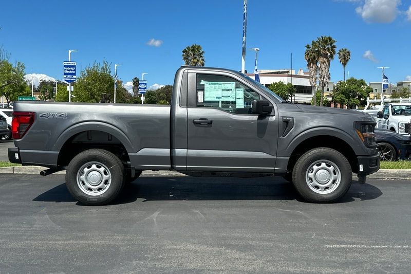 Ford F-150 Vehicle Full-screen Gallery Image 02