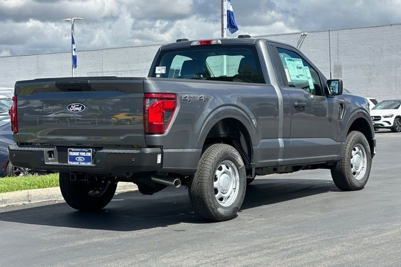 Ford F-150 Vehicle Full-screen Gallery Image 03