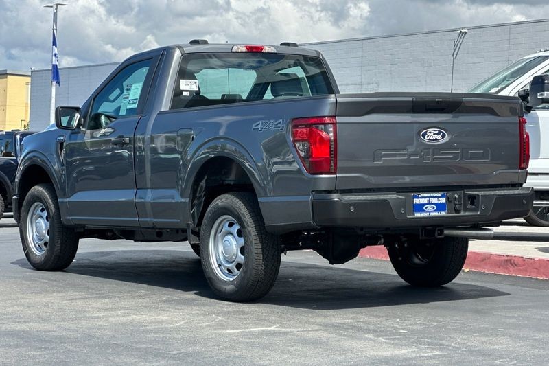 Ford F-150 Vehicle Full-screen Gallery Image 05