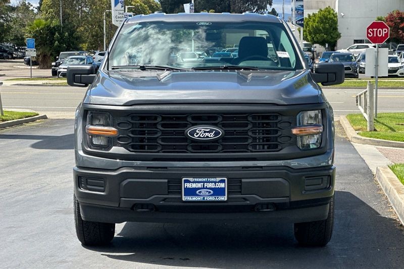 Ford F-150 Vehicle Full-screen Gallery Image 08