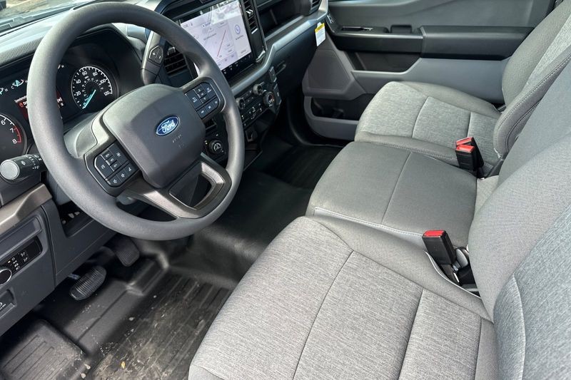 Ford F-150 Vehicle Full-screen Gallery Image 09