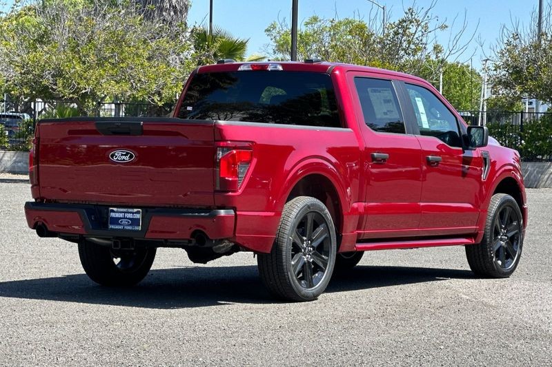 Ford F-150 Vehicle Full-screen Gallery Image 03